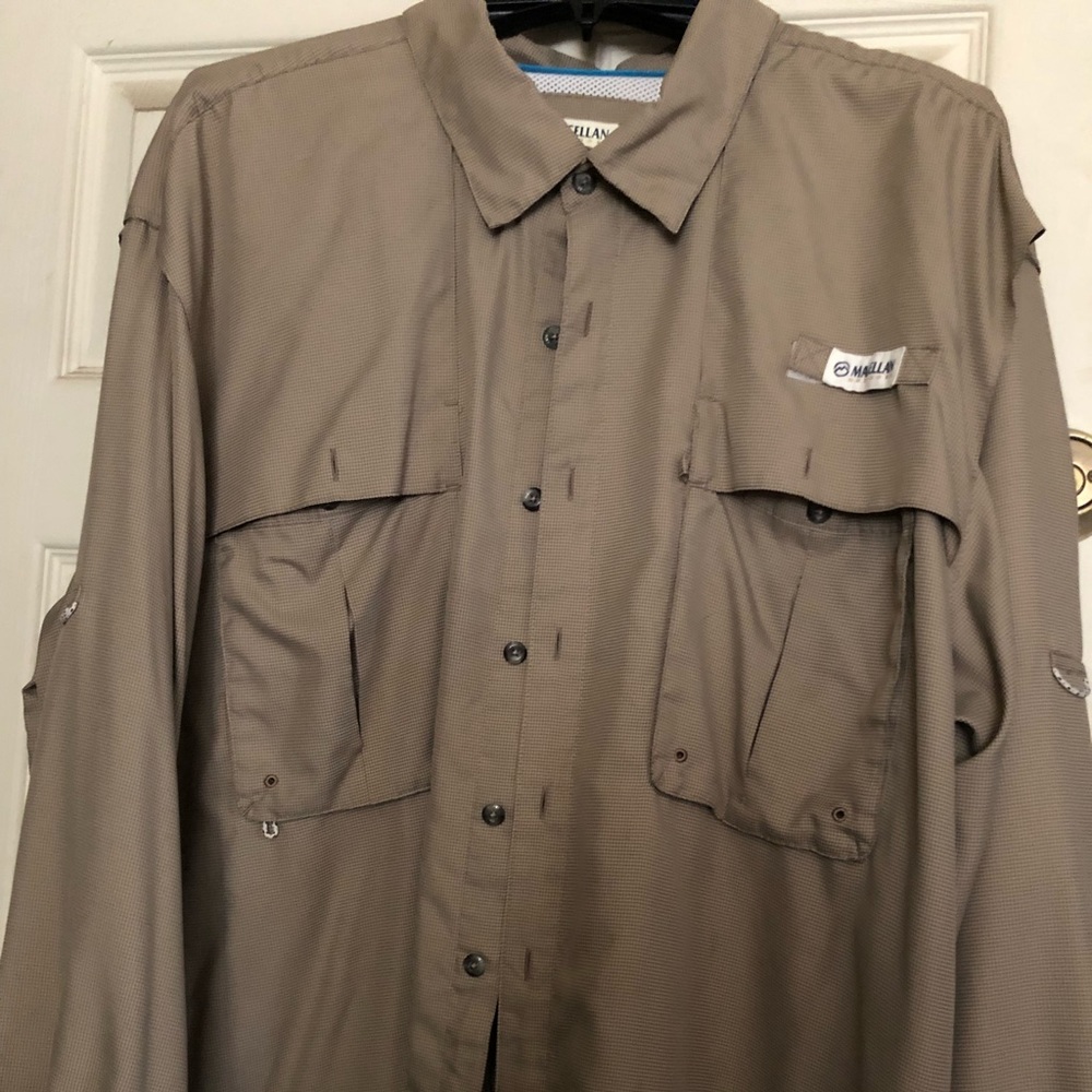 Magellan 2X tan a little black Great condition. Texture  like a Colombia Shirt